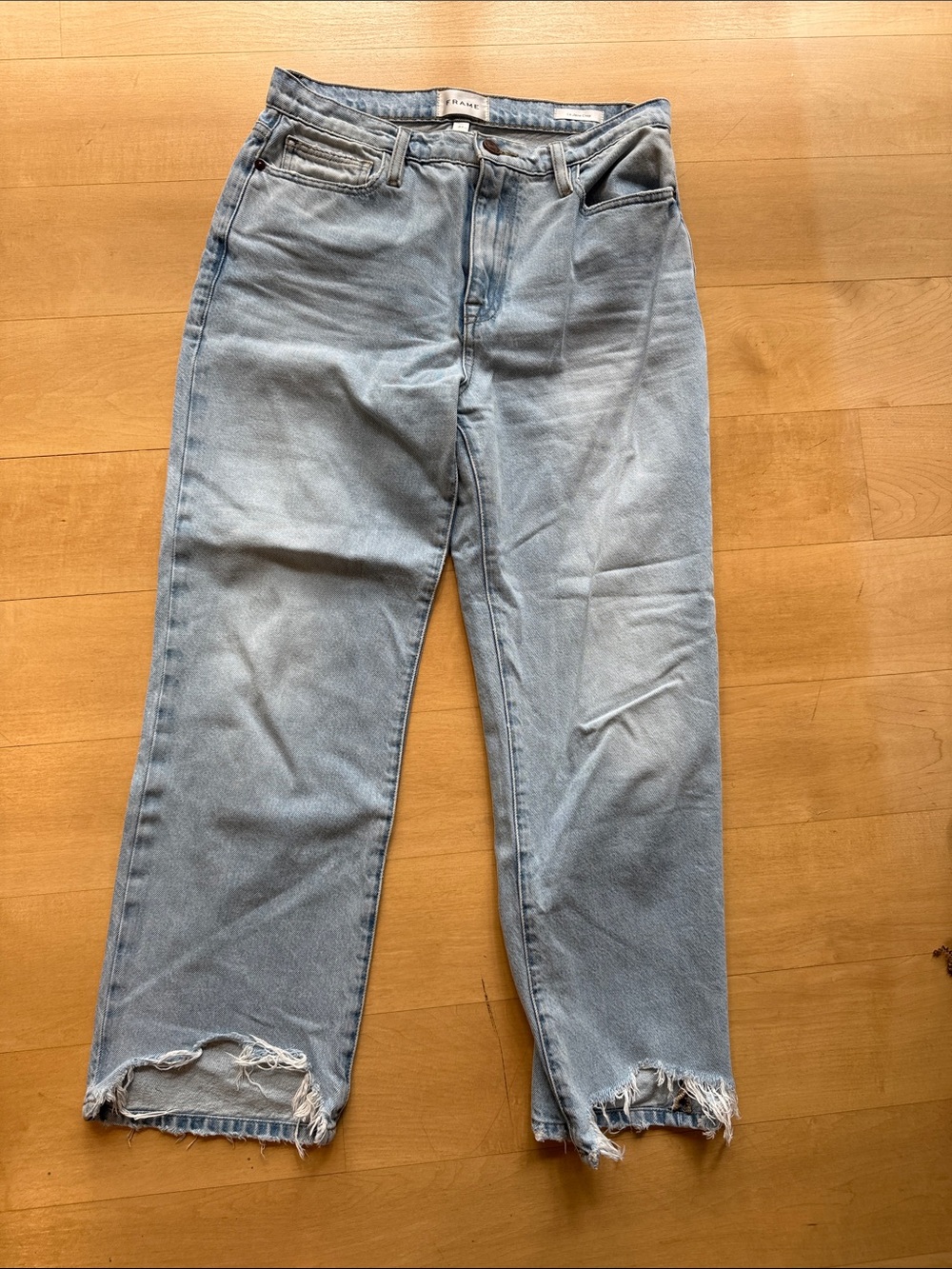 Frame Denim Le Jane Crop Light Blue Wash Jeans with asymmetric frayed hem - 27
